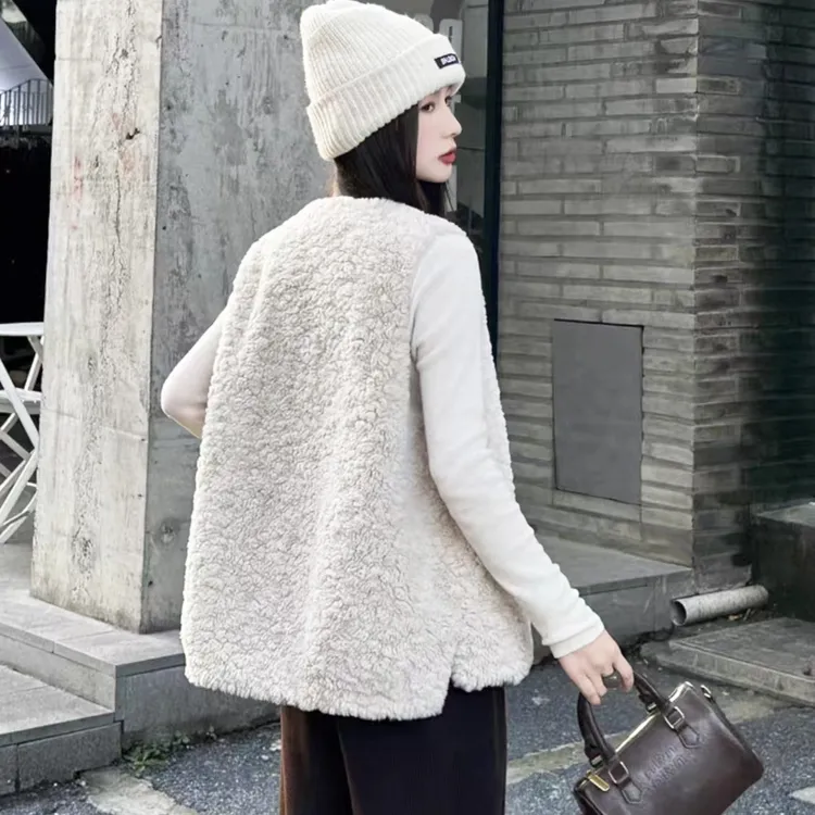 彤依网红时尚百搭无袖毛绒加厚秋冬女士保暖毛毛一体马夹