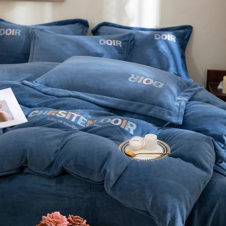 轻奢保暖刺绣牛奶绒四件套冬季加厚双面珊瑚绒被套法莱绒床上用品
