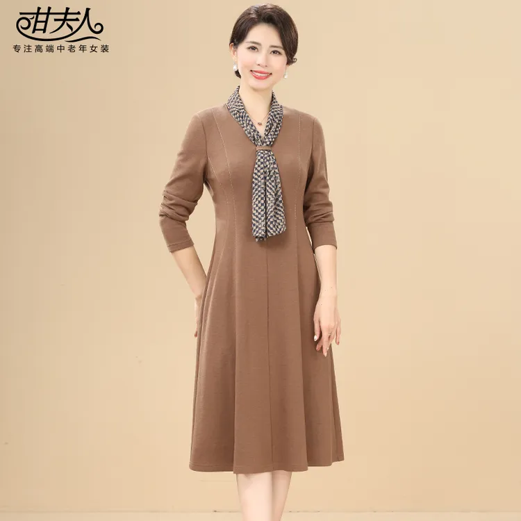 甘夫人中老年秋季长袖连衣裙2024新款洋气显瘦过膝妈妈装裙子