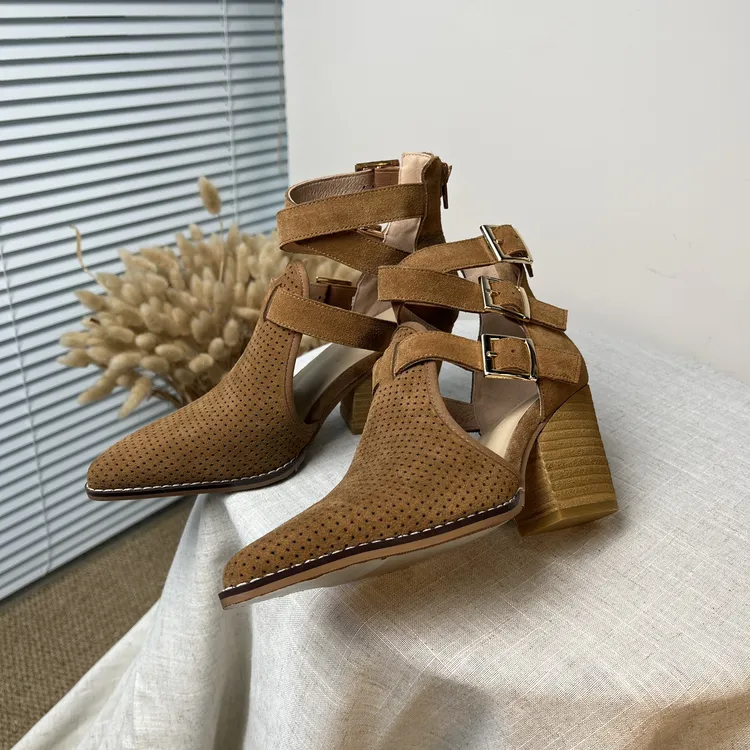 MUMANI/牧玛尼罗马凉鞋女高跟磨砂真皮复古粗跟西域镂空凉靴P168