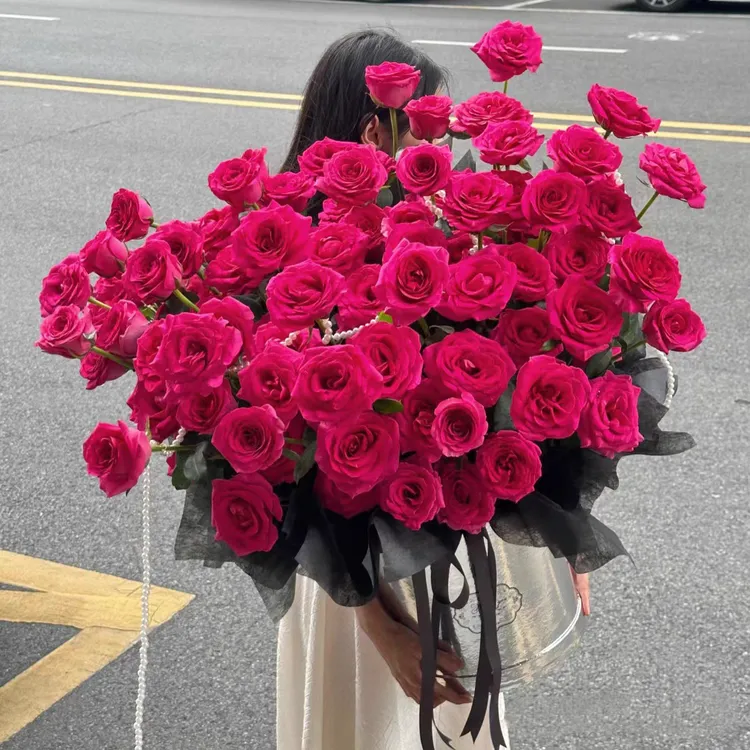 当日达弗洛伊德玫瑰抱抱桶气球花束生日鲜花速递同城上海深圳北京