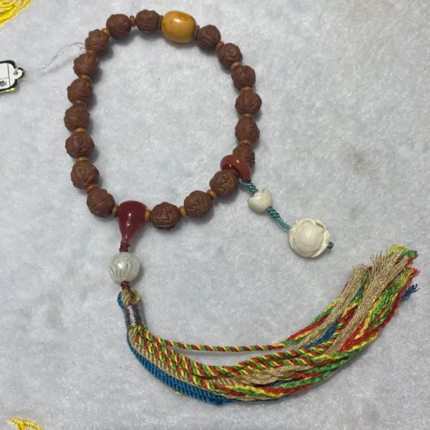 龙纹桃核雕刻呱呱来米搭配蜜蜡南红珍珠