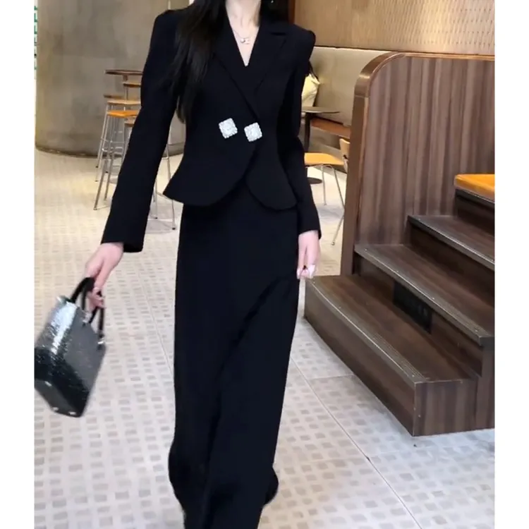 优雅气质外套女2025春季新款时尚别致设计感修身V领长袖+半身裙
