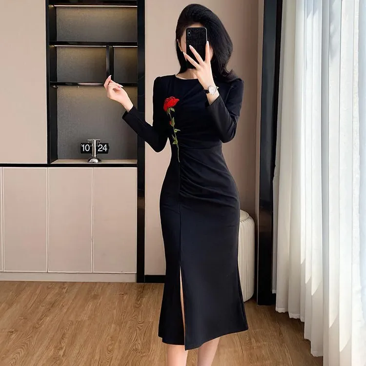 实拍现货秋冬轻奢法式褶皱开叉礼服裙国风玫瑰花刺绣气质连衣裙