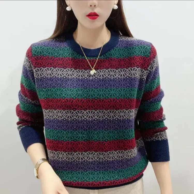 冬季新款时尚圆领加厚提花条纹毛衣宽松显瘦百搭套头休闲针织衫