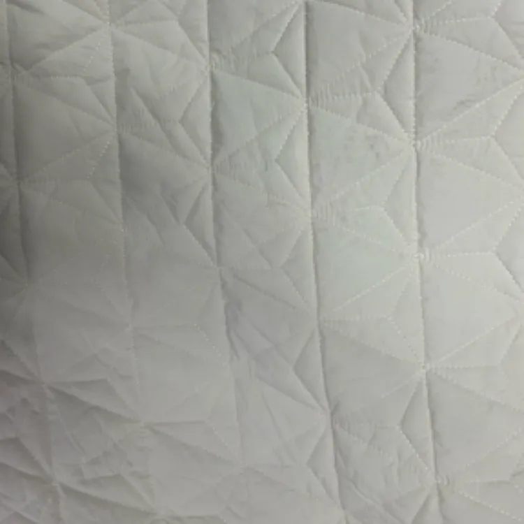 高货面料绗棉刺绣三角花格白色