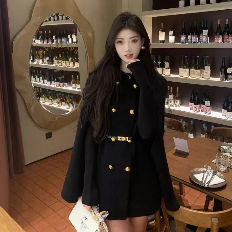 高级感黑色遮肉显瘦斗篷外套女士仿水貂绒千金风轻奢披肩毛呢大衣