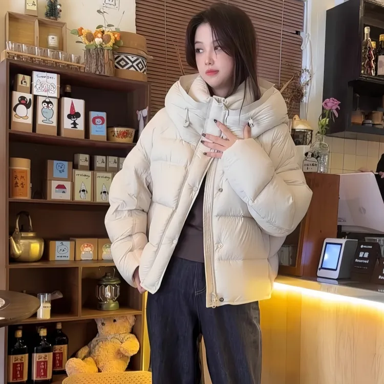 90高品质白鸭绒羽绒服女短款连帽泡芙加厚时尚保暖秋冬小个子外套