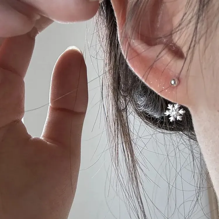 合金耳饰 合金耳饰 爆闪雪花耳钉秋冬新款耳环精致气质养耳洞耳饰