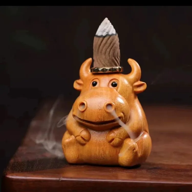 崖柏牛气冲天倒流香底座实木雕刻可爱小牛卡通造型家居香薰除异味