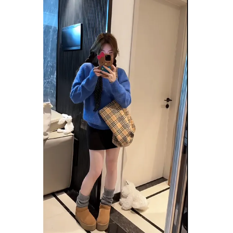 2024秋冬新款克莱因v领长袖针织衫上衣女高腰休闲百搭半身短裙子