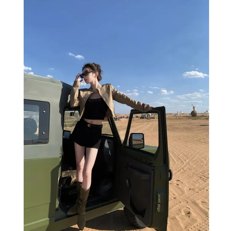 早春新款宽松设计感小众简约高级感短款皮衣外套女装黑色显瘦短裤