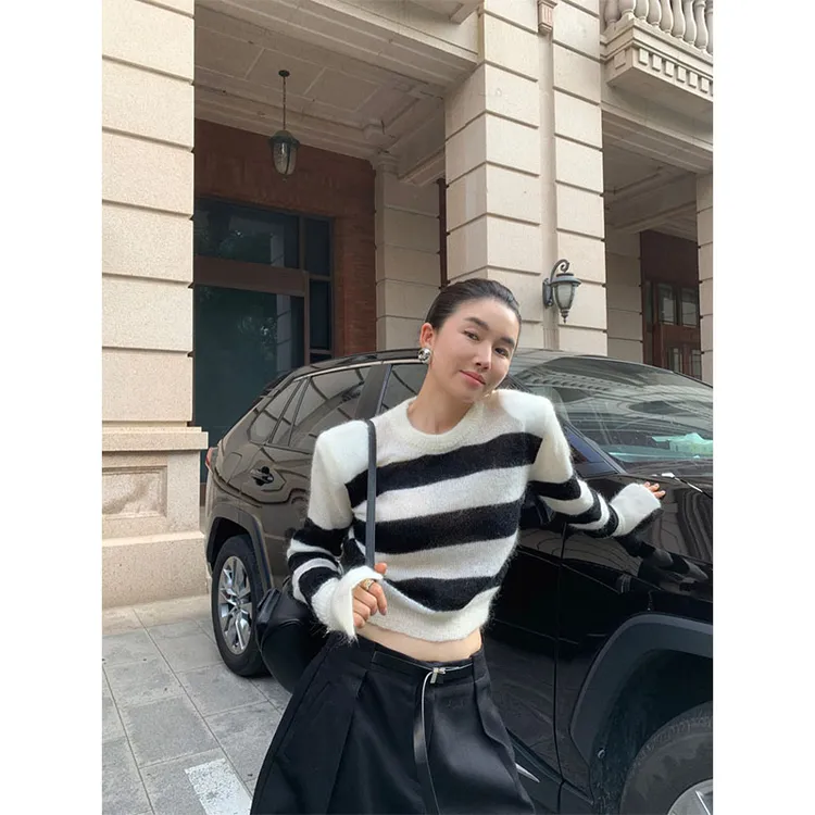 2025秋季新款慵懒风气质圆领短款条纹针织长袖毛衣宽松百搭上衣女