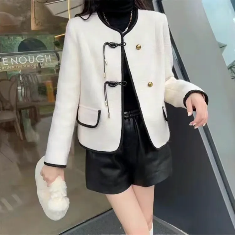 商场同款秋冬新款女高端轻奢气质小香风百搭盘扣圆领长袖短款外套