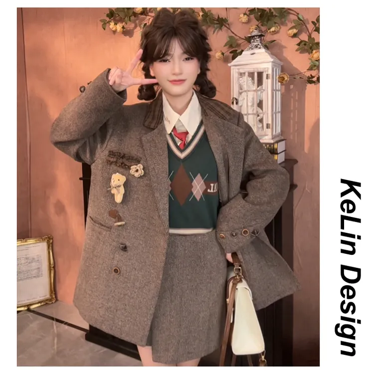 毛呢西装女2025秋冬新款设计感休闲百搭复古夹棉外套短裙两件套