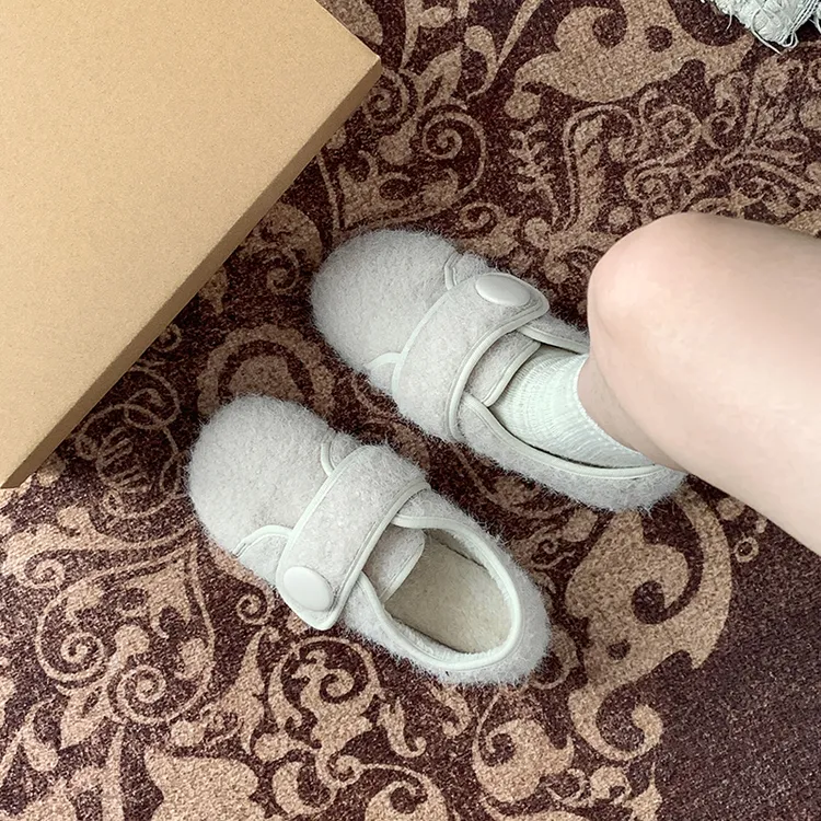 网红爆款圆头平底毛毛鞋女2025新款秋冬百搭魔术贴加绒软底棉鞋子