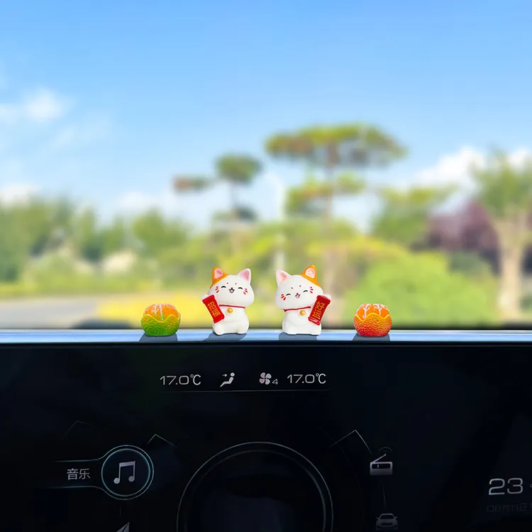 新款网红可爱招财猫汽车内中控台摆件车载摆件电动车装饰汽车摆件