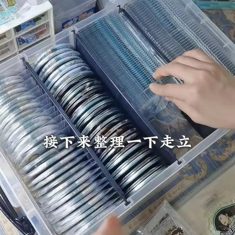 吧唧大容量收纳盒透明徽章手账谷子分格防尘桌面整理盒多功能收纳