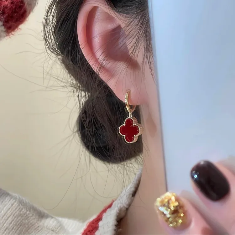 铜合金耳饰 2024新款轻奢百搭红色四叶草小众精致女款不掉色耳钉