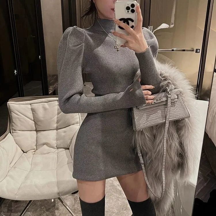针织连衣裙女秋冬2025新款设计感泡泡袖修身显瘦毛衣打底包臀短裙