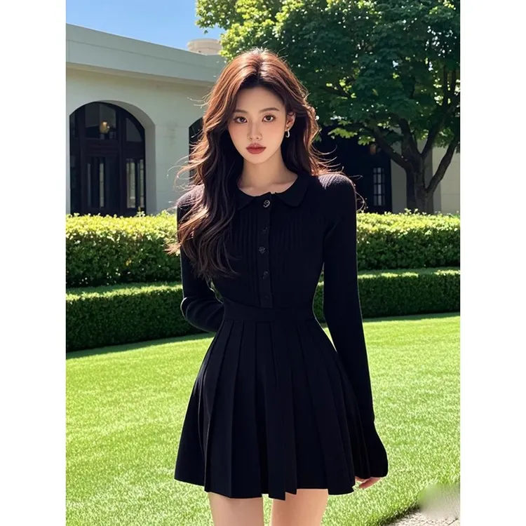 黑色连衣裙秋冬女款2025年新款收腰气质单排扣长袖polo领压褶短裙