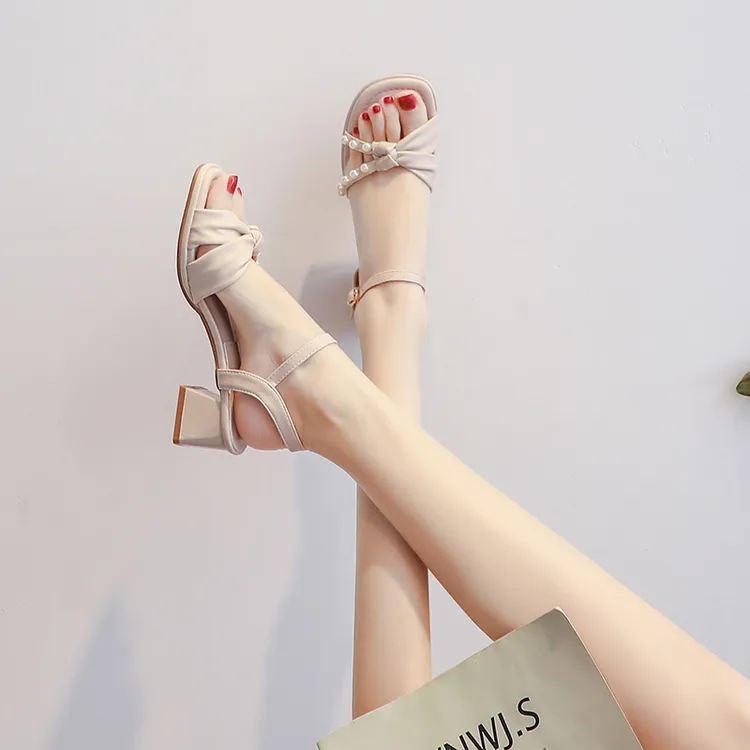 2025新款夏季网红一字带仙女风时装粗跟韩版温柔中跟露趾凉鞋女