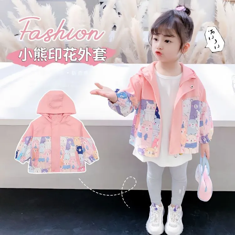 女童外套春秋季防风衣儿童外套女宝宝洋气时髦休闲卡通连帽冲锋衣