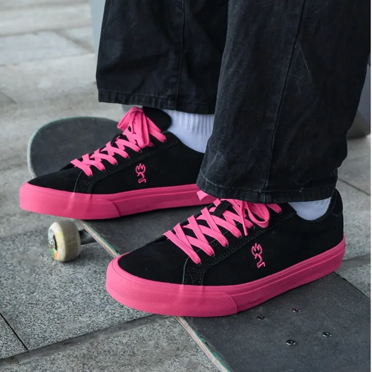 极路客新款北斗星黑粉色男女款 国潮板鞋 低帮百搭耐磨专业滑板鞋