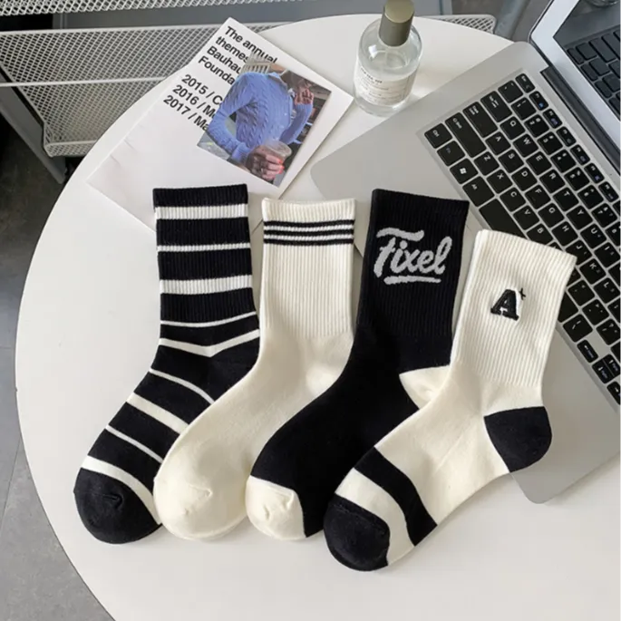 2024秋季新款韩版黑白色学院风休闲中筒袜ins潮流时尚精梳棉袜