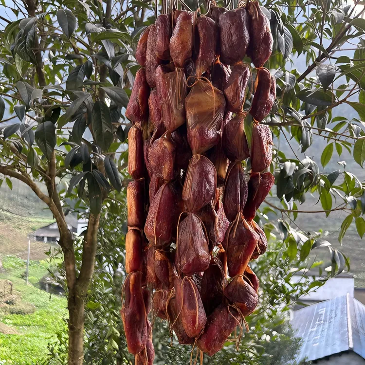 四川特产麻辣腊排骨香肠烟熏川味农家土特产下酒小菜