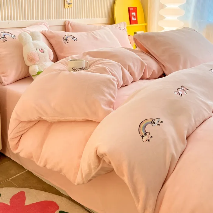 A类绣花款牛奶绒四件套 彩虹糖