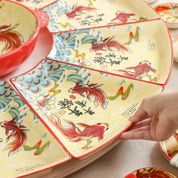 年年有余釉下彩家用创意陶瓷皇冠扇形拼盘饭碗汤碗骨碟菜盘菜碟子