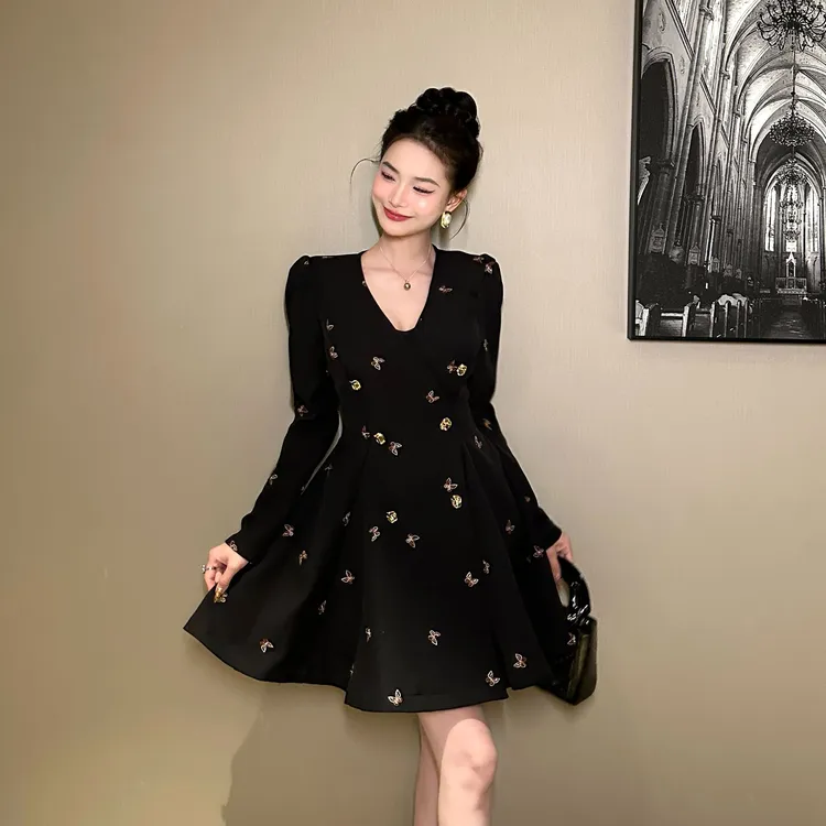 【花花原创】时尚气质名媛赫本风刺绣设计感百褶A字连衣裙显瘦21512