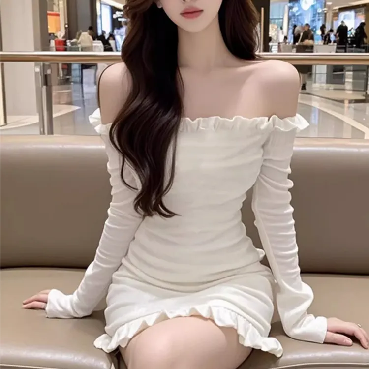 纯欲性感风白色一字肩长袖连衣裙女高级感收腰显瘦独特别致包臀裙