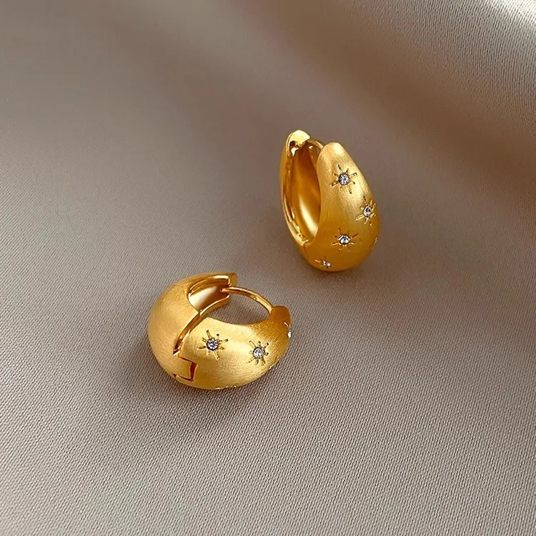 铜合金耳饰 金色拉丝耳环女高级感气质耳钉小众轻奢秋冬耳圈耳饰