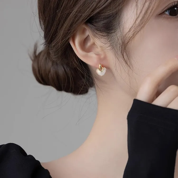 铜合金耳饰 独特爱心滴釉高级感耳钉女2024新款气质耳环小众耳饰