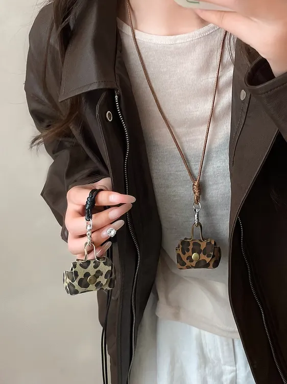 铜皮质项链 多功能皮质豹纹零钱包项链女挂件秋冬长款毛衣链配饰