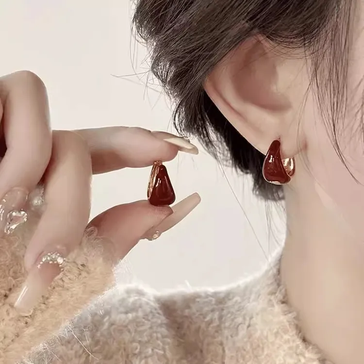 铜合金耳饰 安可拉红滴釉耳钉轻奢高级感耳扣秋冬复古气质耳饰女