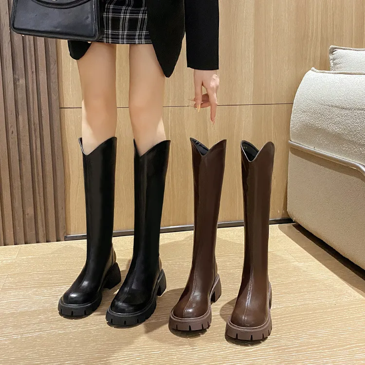 马丁靴女2024新款不过膝中筒长靴女骑士靴v口显瘦圆头厚底黑色靴