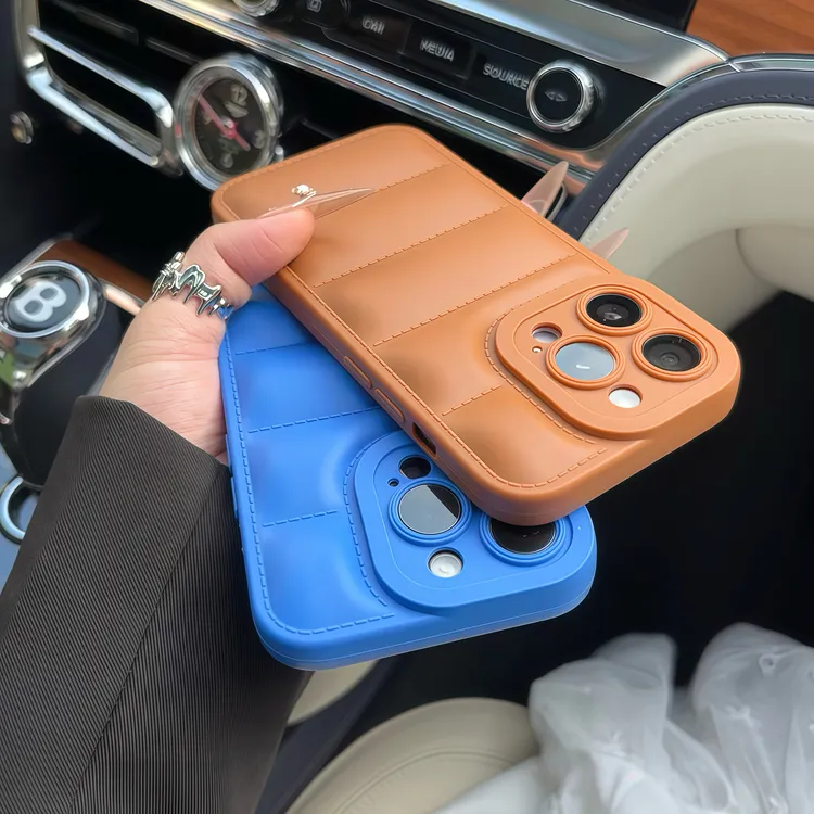 秋冬高级羽绒壳适用iPhone16/15promax手机壳苹果14/13软套12情侣