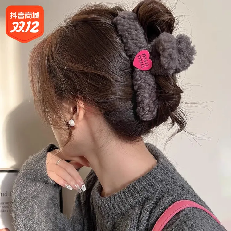 秋冬毛绒抓夹大号女后脑勺新款发抓发夹ins百搭头饰高级感鲨鱼夹