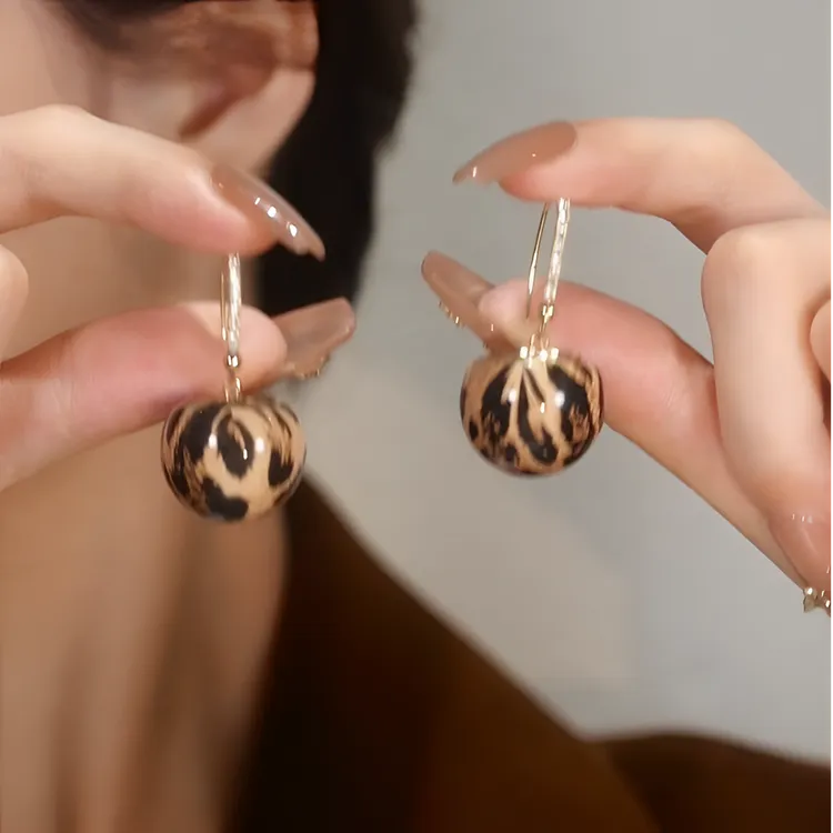铜合金仿珍珠耳饰 时尚复古豹纹球球耳钩 小众冷淡风气质秋冬新款