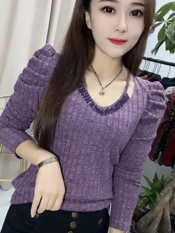 女款衣服重工钉珠V领洋气显瘦长袖打底衫秋冬新款百搭精致上衣