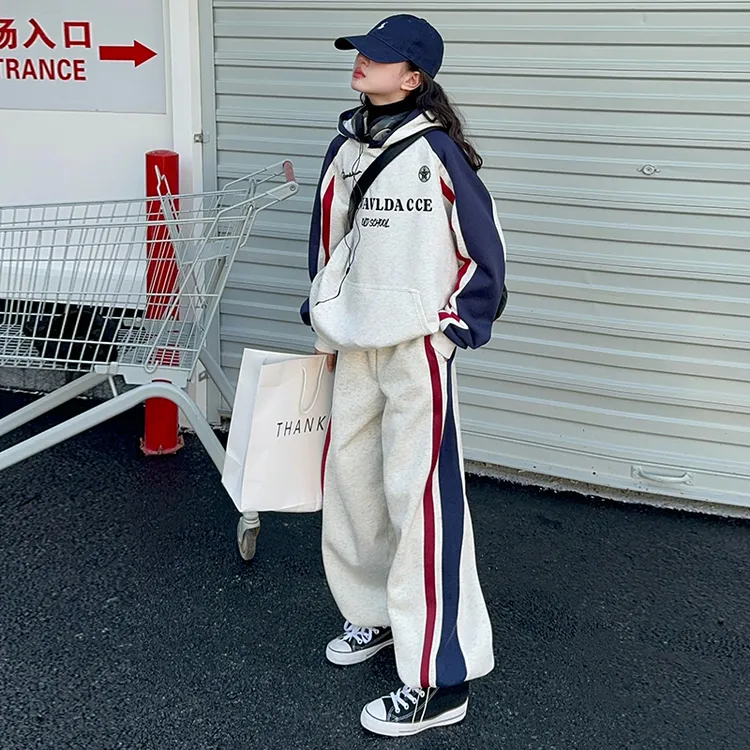 女童秋装套装2025新款儿童时髦洋气秋冬连帽卫衣加绒加厚两件套潮