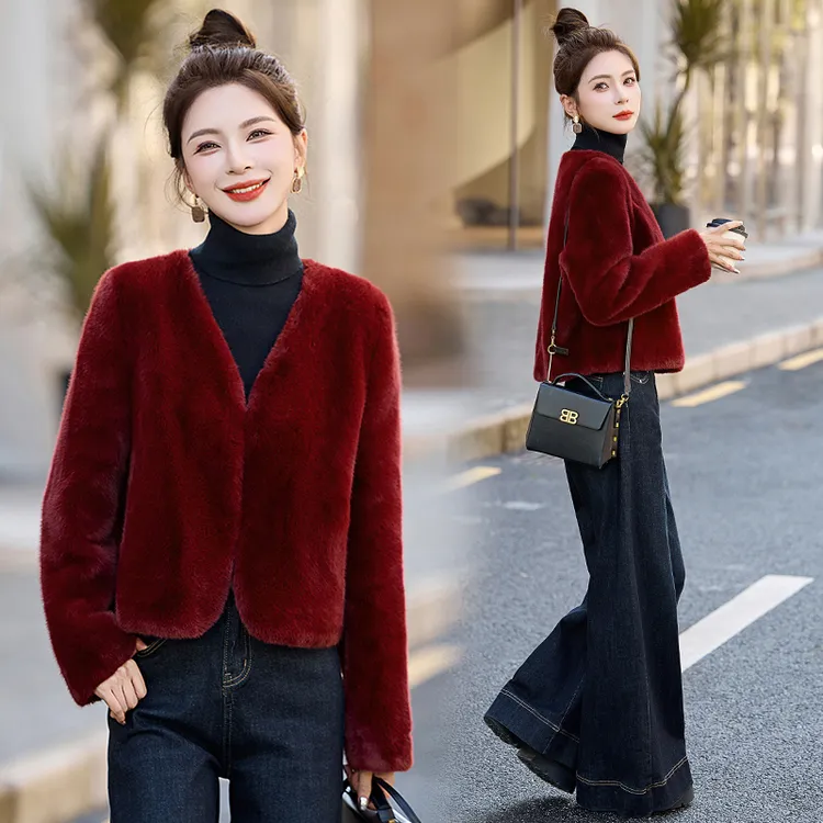 小香风皮毛一体短款外套女2025年冬季新款高级感气质减龄短款上衣