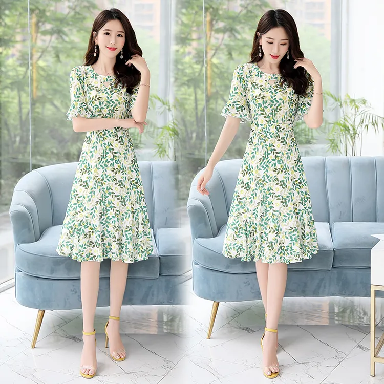 法式碎花连衣裙女2025年夏季新款高级感气质收腰显瘦中长款荷叶袖