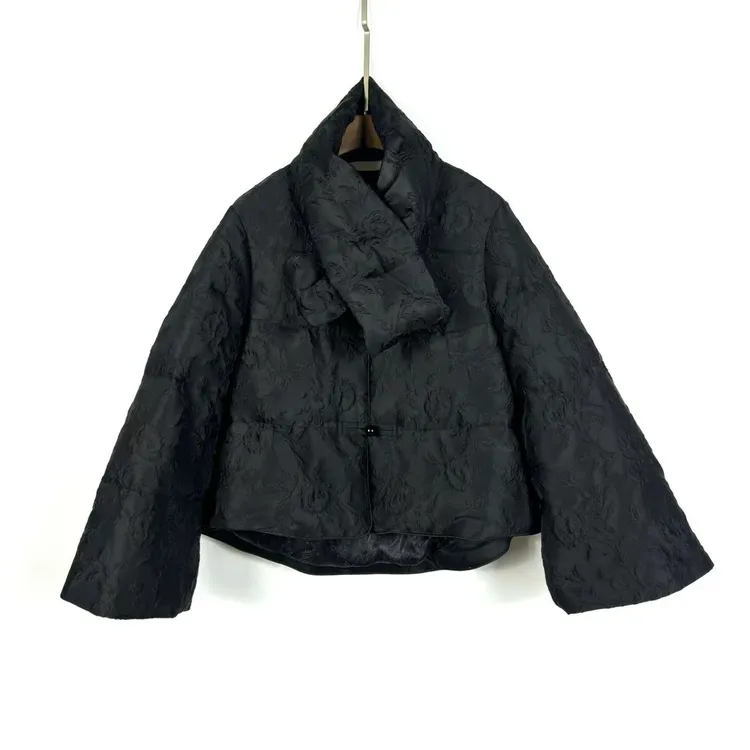 朱总原创设计2024136新款时尚羽绒服 围脖款