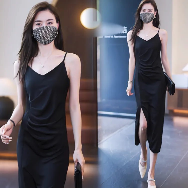 黑色吊带连衣裙女夏季开叉2023新款高级感中长气质显瘦小黑裙法式