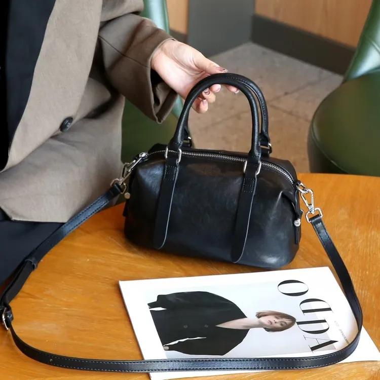 当季新品真皮女包韩版百搭时尚头层复古植鞣牛皮手提单肩小枕头包