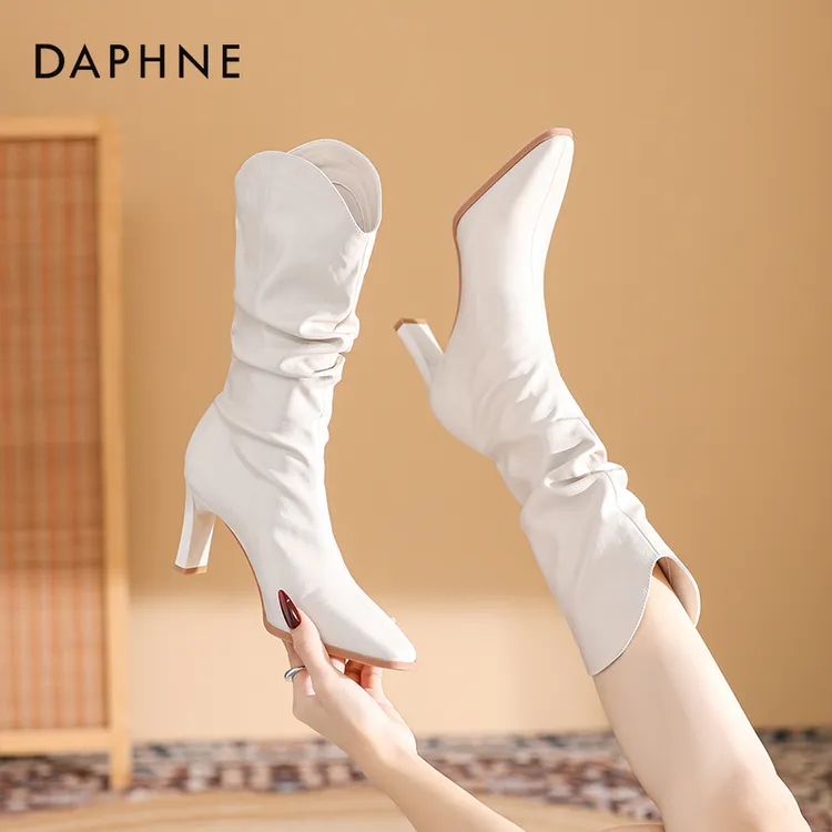 达芙妮10510-11气质时尚百搭堆堆靴尖头时髦高跟纯色时装女靴中筒